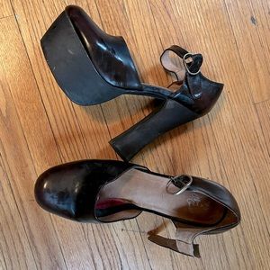 Burgundy gloss leather heels.